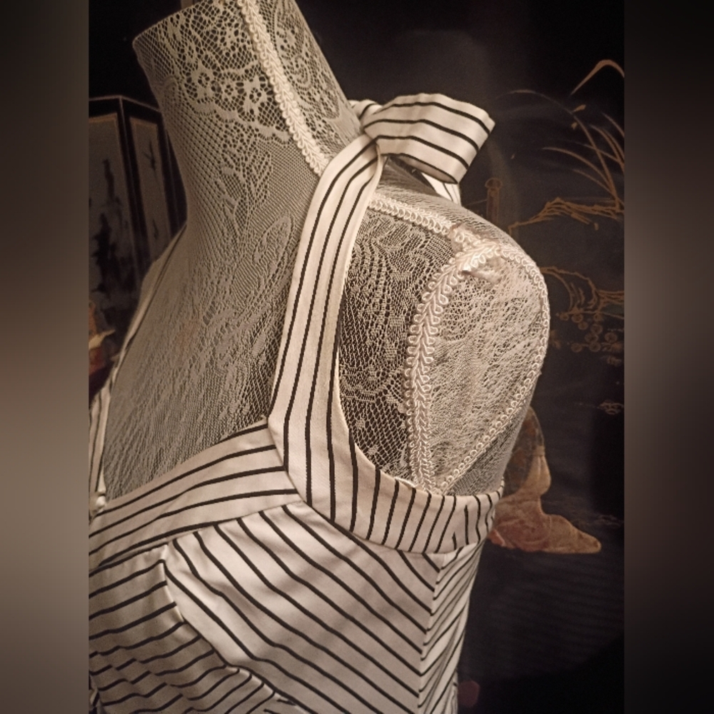 White House Black Market Striped Button Halter Tie Bustier/Top Sz 2 Like New - Picture 13 of 16